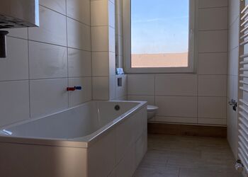 Badezimmer mit neuen Fliesen