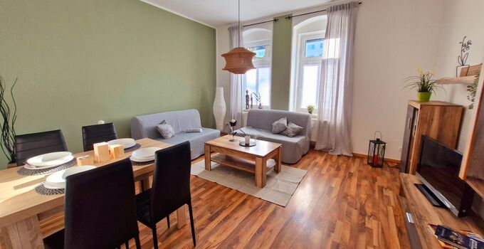 Gästewohnung Bahnhofstraße. 84 Waldheim, Wohnzimmer mit Essecke