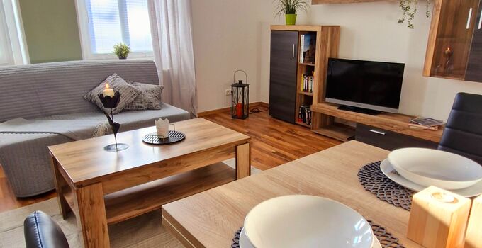 Gästewohnung Bahnhofstraße. 84 Waldheim, Wohnzimmer mit Essecke